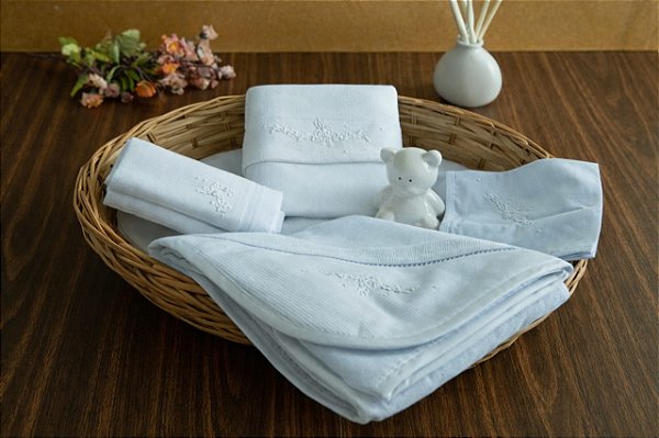 KIT ENXOVAL DE FRALDA BORDADO A MÃO FLORES BRANCAS 5 PEÇAS