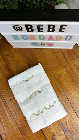 Kit Enxoval Toalha + Fralda de Ombro + Pano de Boca Bordado