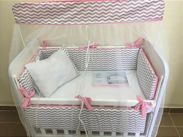 Kit Enxoval mini Berço Chevron Rosa 08 Pçs