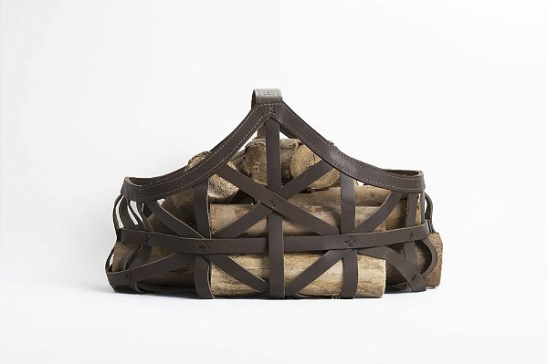 CESTO VAZADO EM COURO