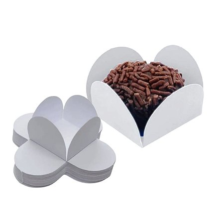 50 Forminha Brigadeiro Quatro Pétala Branca Festa Decoração