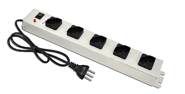 Filtro de Linha com 5 Tomadas em Metal Branco
