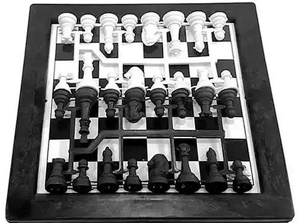 Jogo de Xadrez e Trilha - Tabuleiro 24 cm