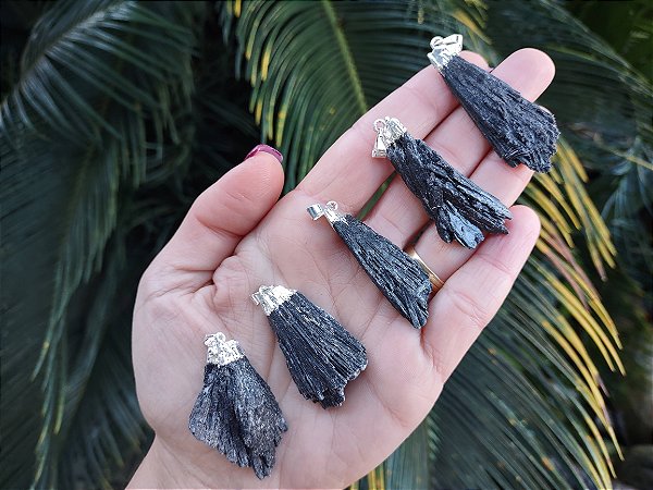 Pingente de CIANITA PRETA( VASSOURA)- Proteção, afasta Negatividade