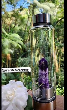 Garrafa 500mls de Vidro com Pedra de Ponta de AMETISTA