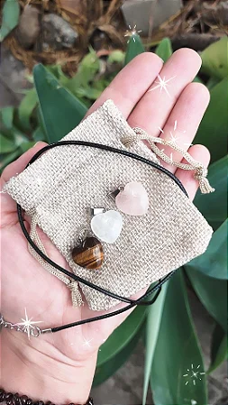 Kit Pingentes Coração PROTEÇÃO, ILUMINAÇÃO, AMOR +Cordão+Saquinho Juta