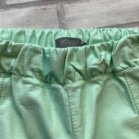 Calça em couro Fake