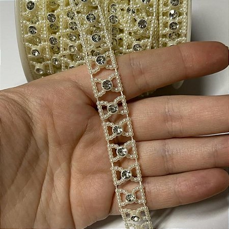 Strass de metro mod 19 cor creme - 12mm por metro