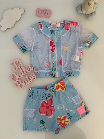Conjunto Blusa e Shorts