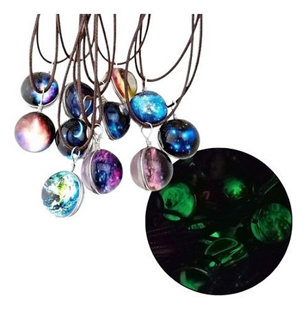 Kit 40 Colar Galáxia Esfera Brilha Escuro Lembrança Planeta