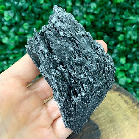 CIANITA PRETA - VASSOURA DE BRUXA 115G – Pedra de Proteção e Limpeza Energética