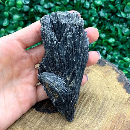 CIANITA PRETA - VASSOURA DE BRUXA 134G – Pedra de Proteção e Limpeza Energética