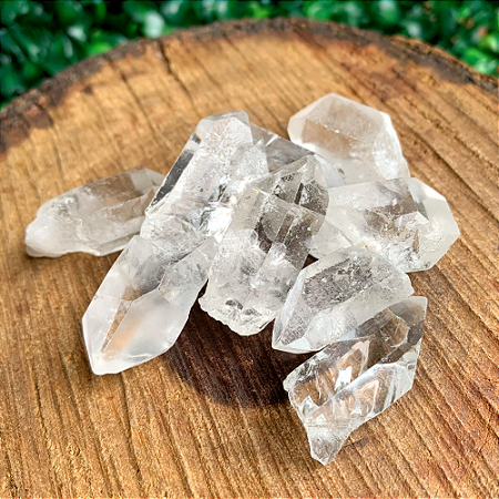 PONTA DE QUARTZO CRISTAL P – Purificação, Equilíbrio e Conexão