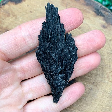 CIANITA PRETA - VASSOURA DE BRUXA P – Pedra de Proteção e Limpeza Energética