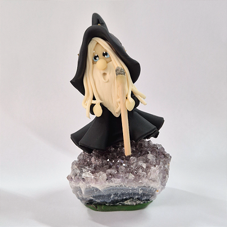 Mago na Base de Ametista com Pirita – Sabedoria, Proteção & Prosperidade