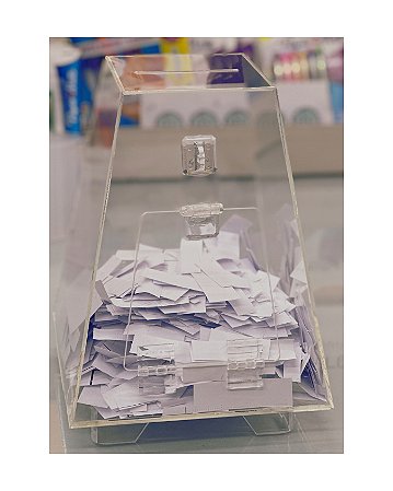 Urna Pirâmide em Acrílico 2mm.