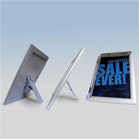 Display Expositor Porta Folha A5 (15cm x 21cm) Alumínio – Modelo para Mesa e Parede