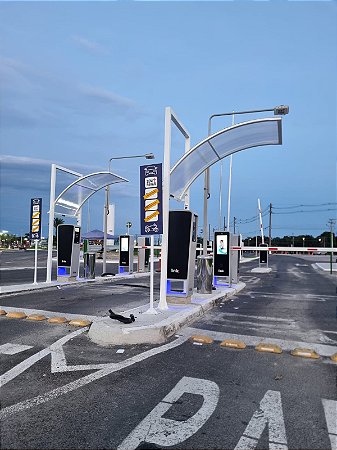 COBERTURA EM POLICARBONATO COMPACTO 3MM