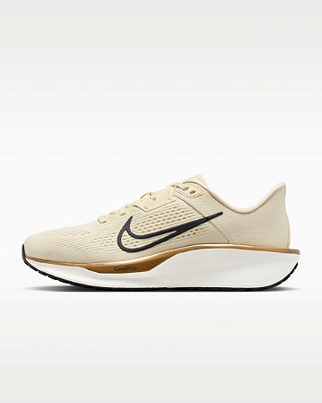 Tênis Nike Quest 6 - Dourado
