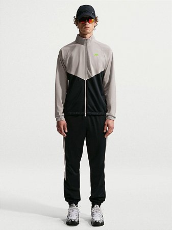 Conjunto de Agasalho Abrigo Nike Windrunner