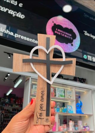 MÓBILE DE PAREDE CRUZ FOI POR AMOR...MEMÓRIA 23X16