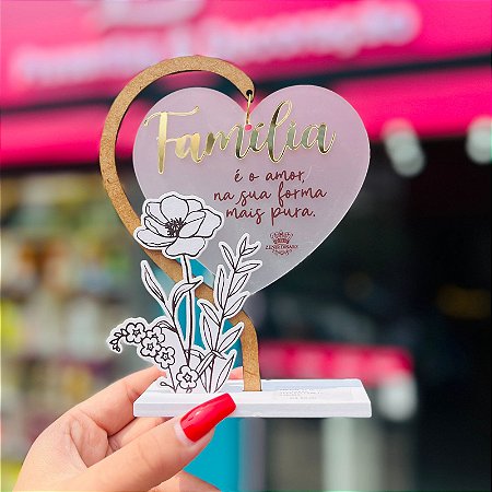 ENFEITE DE MESA COM CORAÇÃO ACRÍLICO FAMÍLIA
