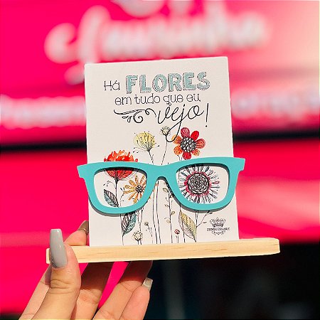 ENFEITE DE MESA COM APLIQUE MDF HÁ FLORES EM TUDO QUE EU VEJO...JARDIM...13,5X14,5