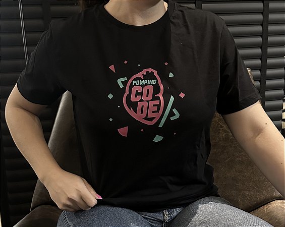 Camiseta Pumping Code - Preta coração V