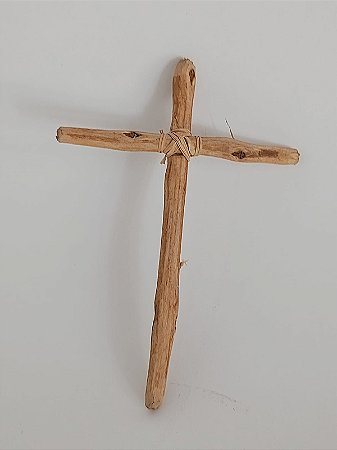 Cruz de madeira natural