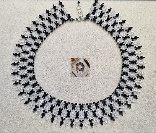 Colar Cristais Preto e Branco