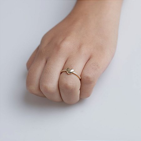 Anel Banho em Ouro 18K meio Cravejado Coração Liso no Centro 5
