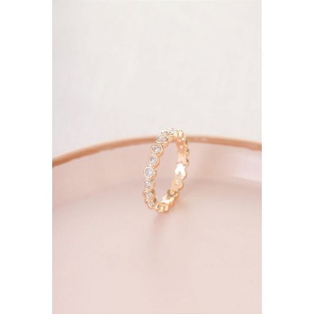 Anel Banho em Ouro 18K meia Cravação Zircônias Redondas e meia Redondas Lisas 7