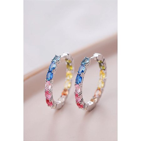 Brinco Argola Média Banho em Ródio Cravação Interna Rainbow