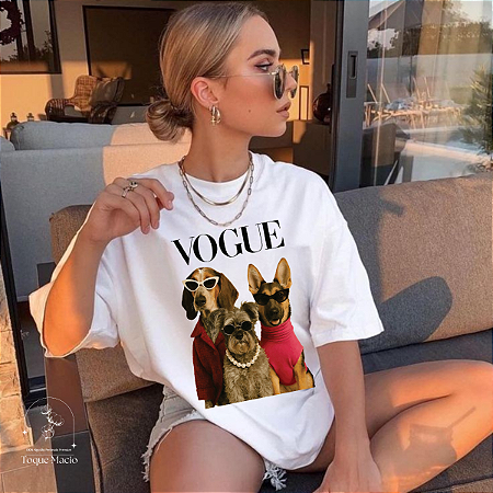 T-SHIRT CACHORROS CAPA DA VOGUE - BRANCO