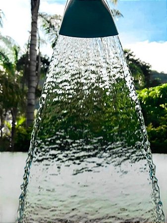 Cascata de Parede para Piscina Preta
