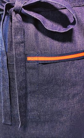 Avental Jeans Azul com Detalhes Laranja