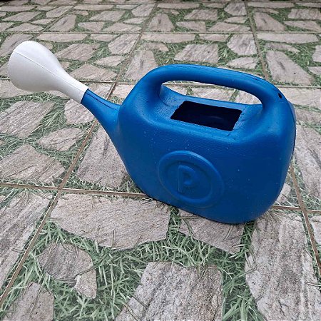 Regador Plástico 5,5L com Chuveirinho – Jardim, Horta, Plantas | Azul Econômico