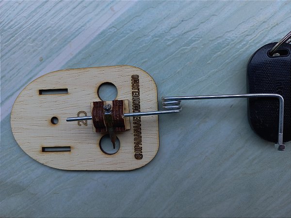 Trem de pouso para aeromodelo asa baixa tucano, p51