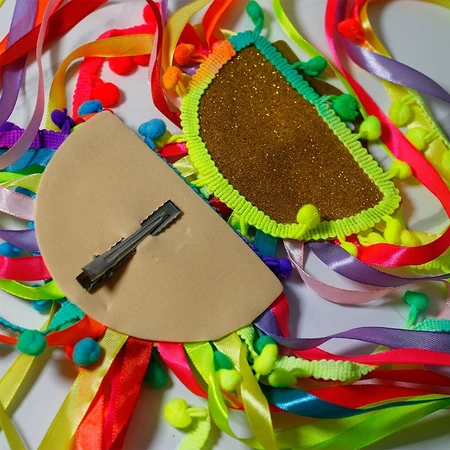 Ombreira de carnaval colorida.