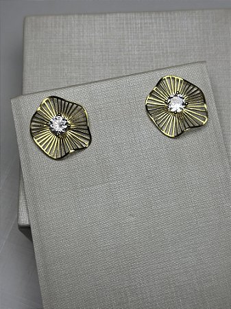 Brinco flor com pedra