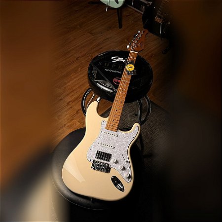 Guitarra Seizi Fun Vintage Budokan HSS Light Cream com Bag