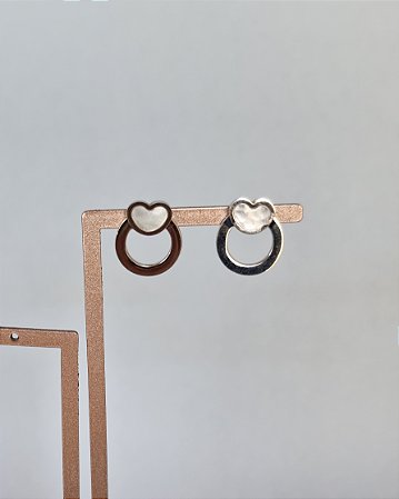Brinco Redondo Com Coração em Aço Prateado - 15mm