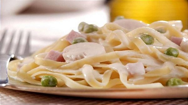 Talharim artesanal ao molho parisiense