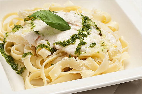 Talharim artesanal ao molho branco