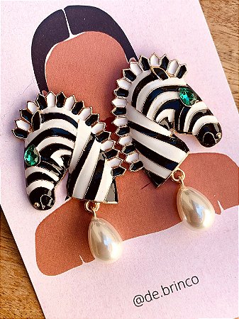 Brinco Zebra com Pérolas