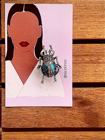 Broche Besouro Escudo