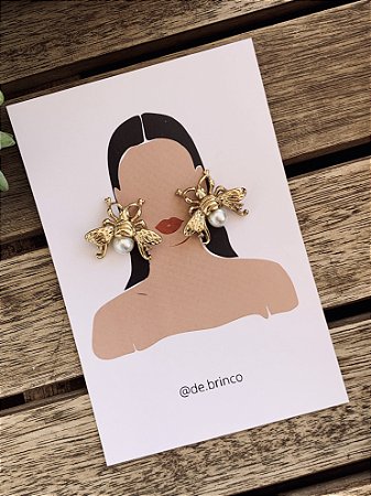 Brinco Abelha Bundinha de Pérola