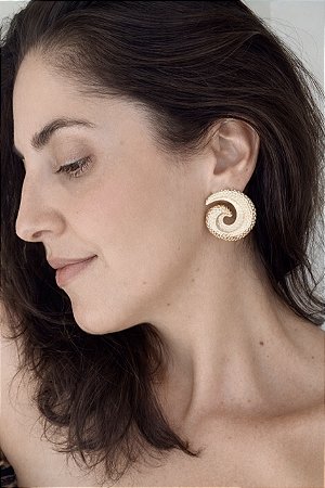 Brinco Concha Dourado