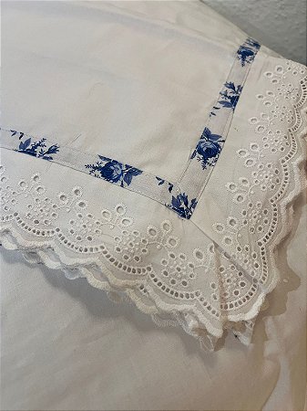 Capa de Travesseiro Percal 230 Fios – Laise com Detalhe Azul