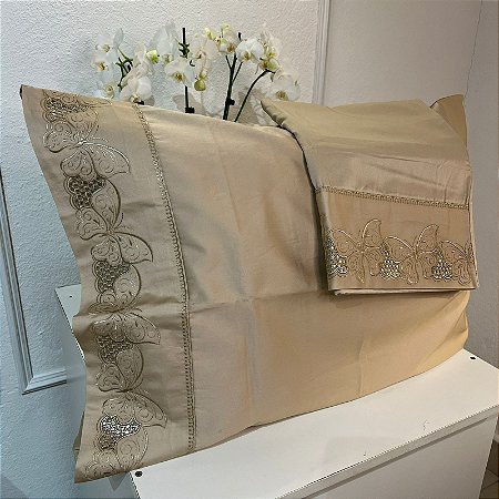 Capa de Travesseiro Percal 400 Fios – Bordado Borboletas